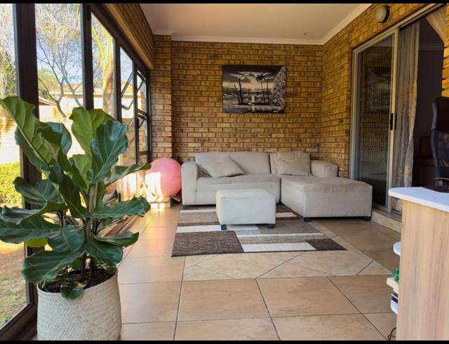 3 BEDROOM TOWNHOUSE FOR SALE IN WILLOWBROOK